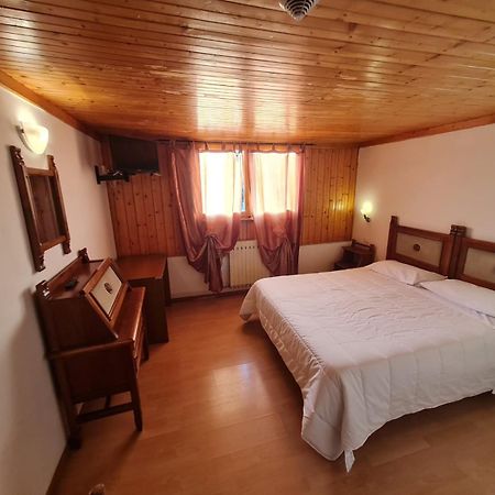 Hostel Il Pirata Каварено Екстер'єр фото