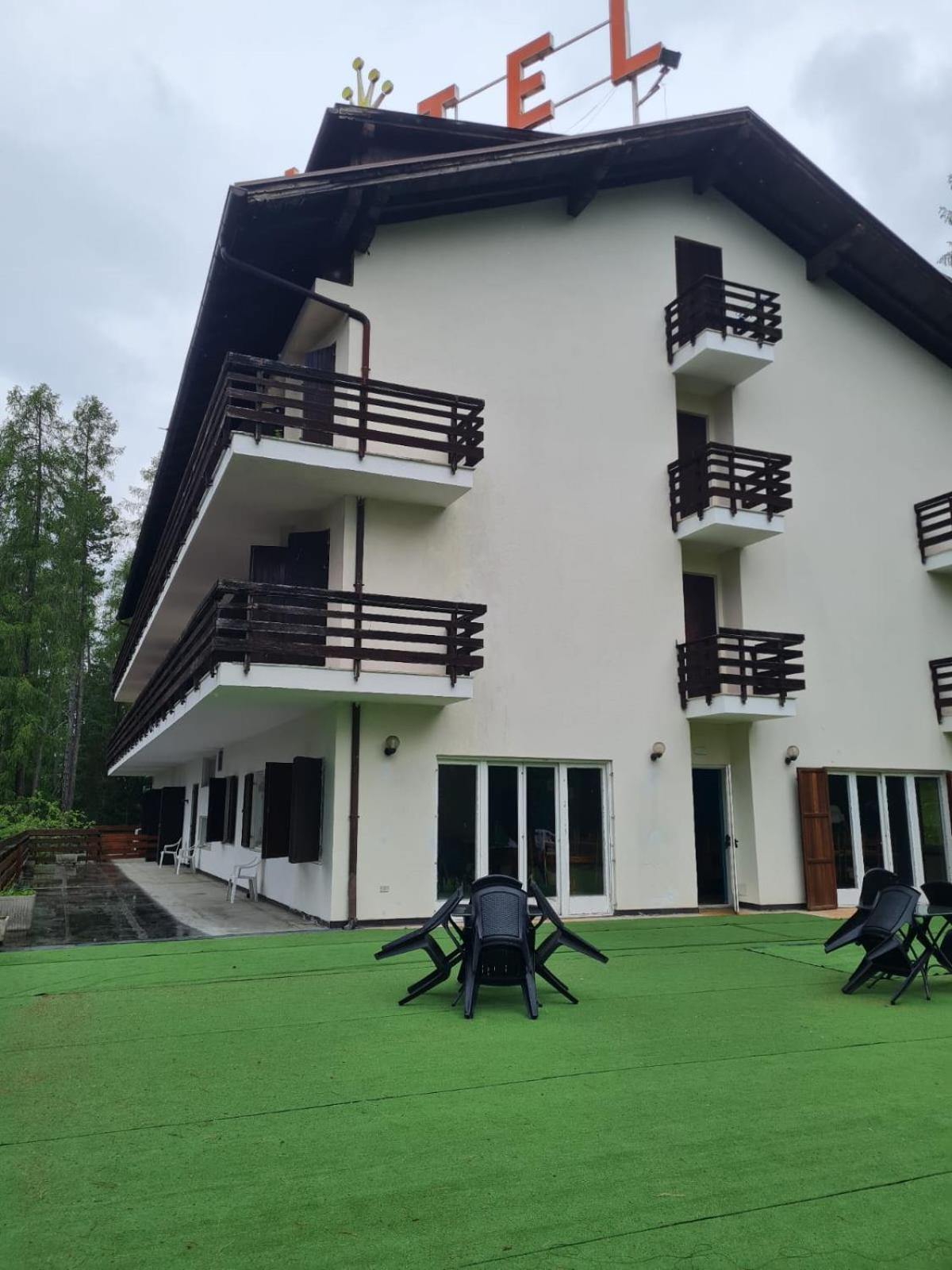 Hostel Il Pirata Каварено Екстер'єр фото
