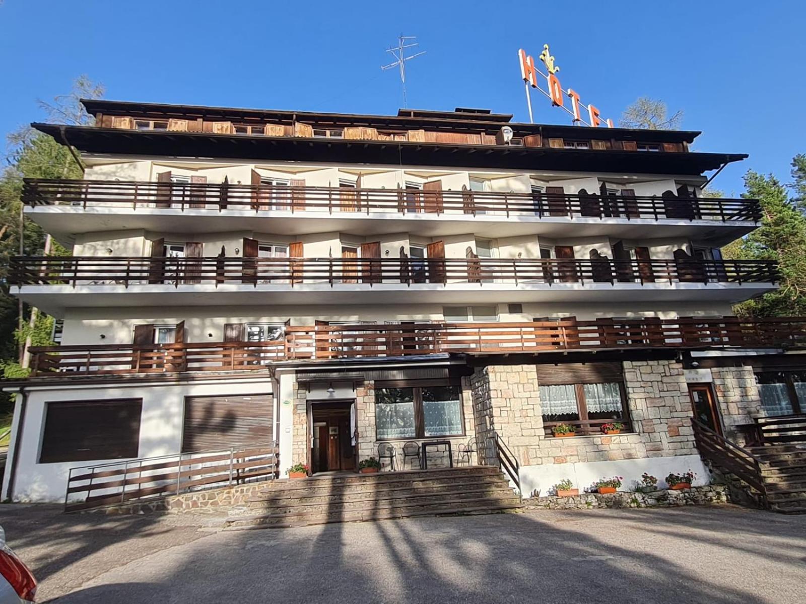 Hostel Il Pirata Каварено Екстер'єр фото