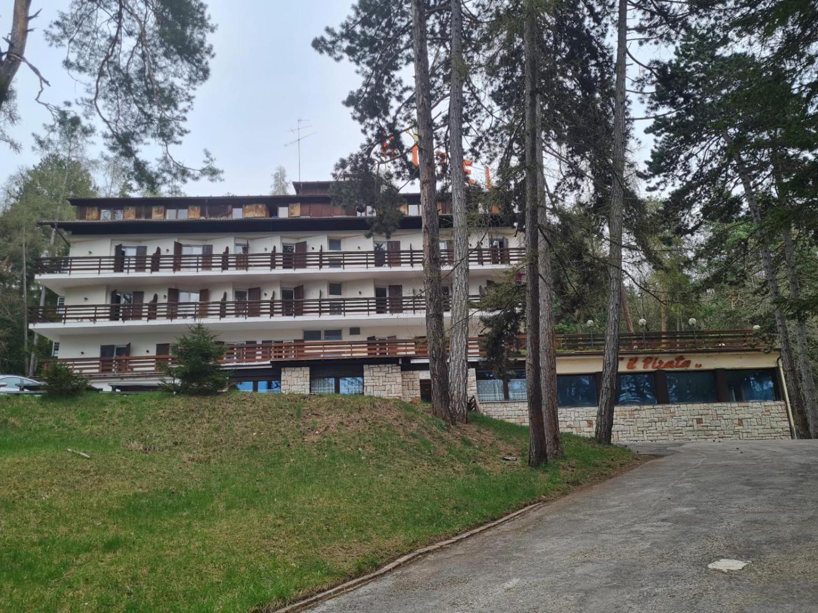Hostel Il Pirata Каварено Екстер'єр фото